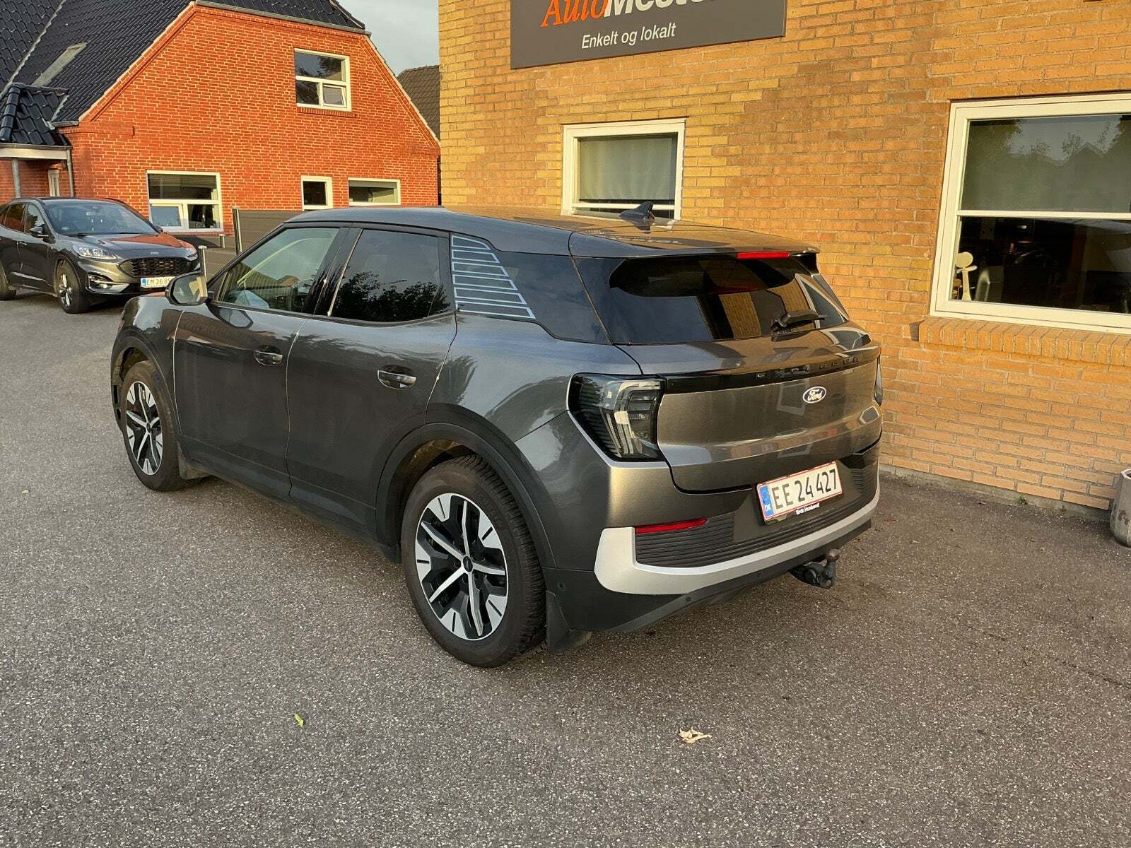 Ford Explorer 82 Select Extended Range