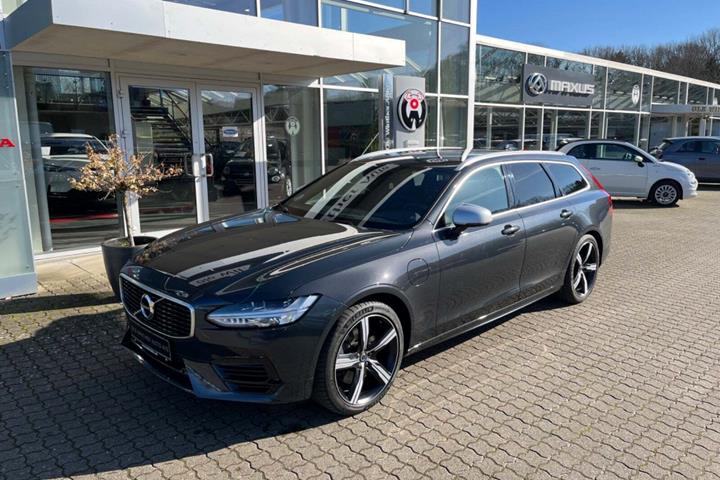 Grå Volvo V90 fra 2019 set udefra