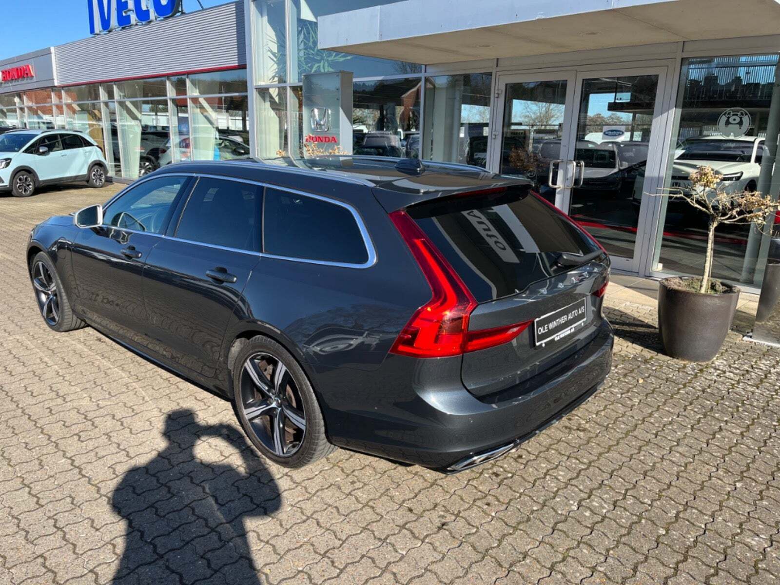 Grå Volvo V90 fra 2019