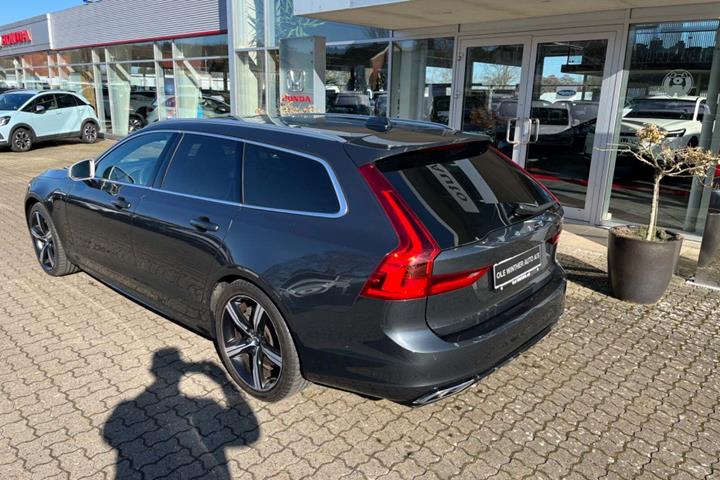 Grå Volvo V90 fra 2019