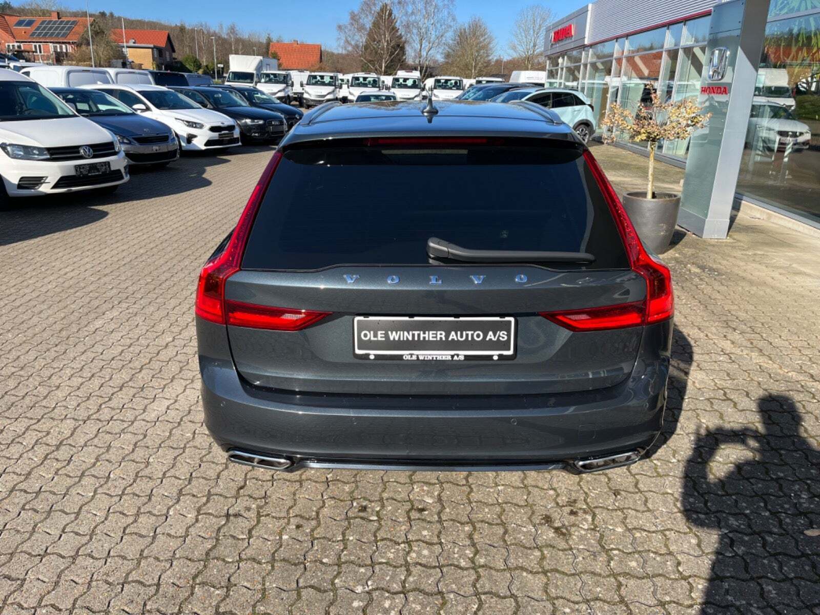 Grå Volvo V90 fra 2019