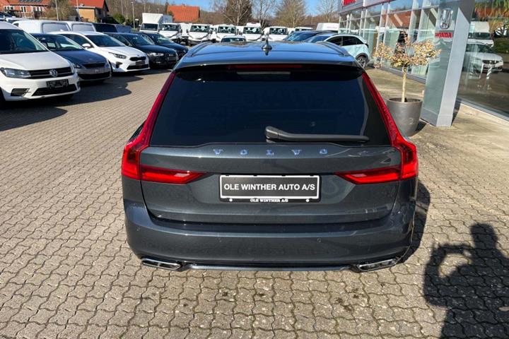 Grå Volvo V90 fra 2019