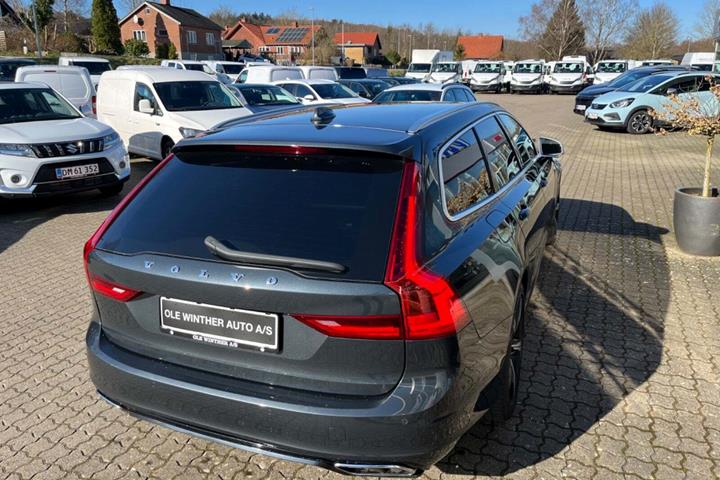 Grå Volvo V90 fra 2019
