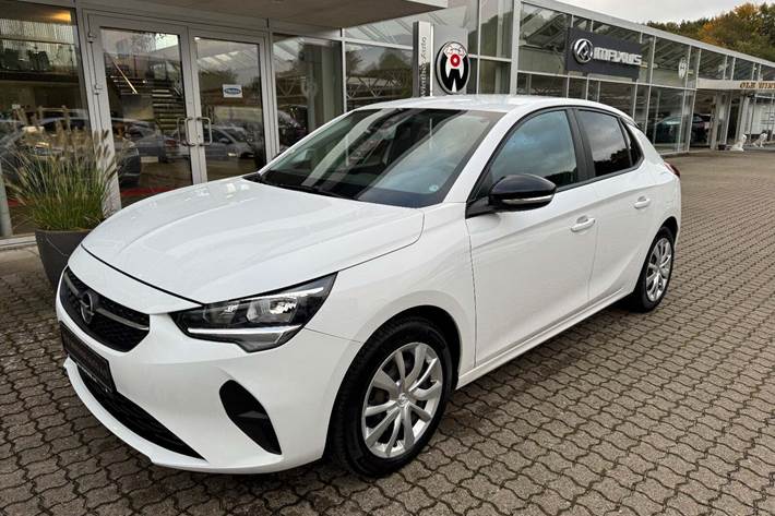 Hvid Opel Corsa fra 2020 set udefra