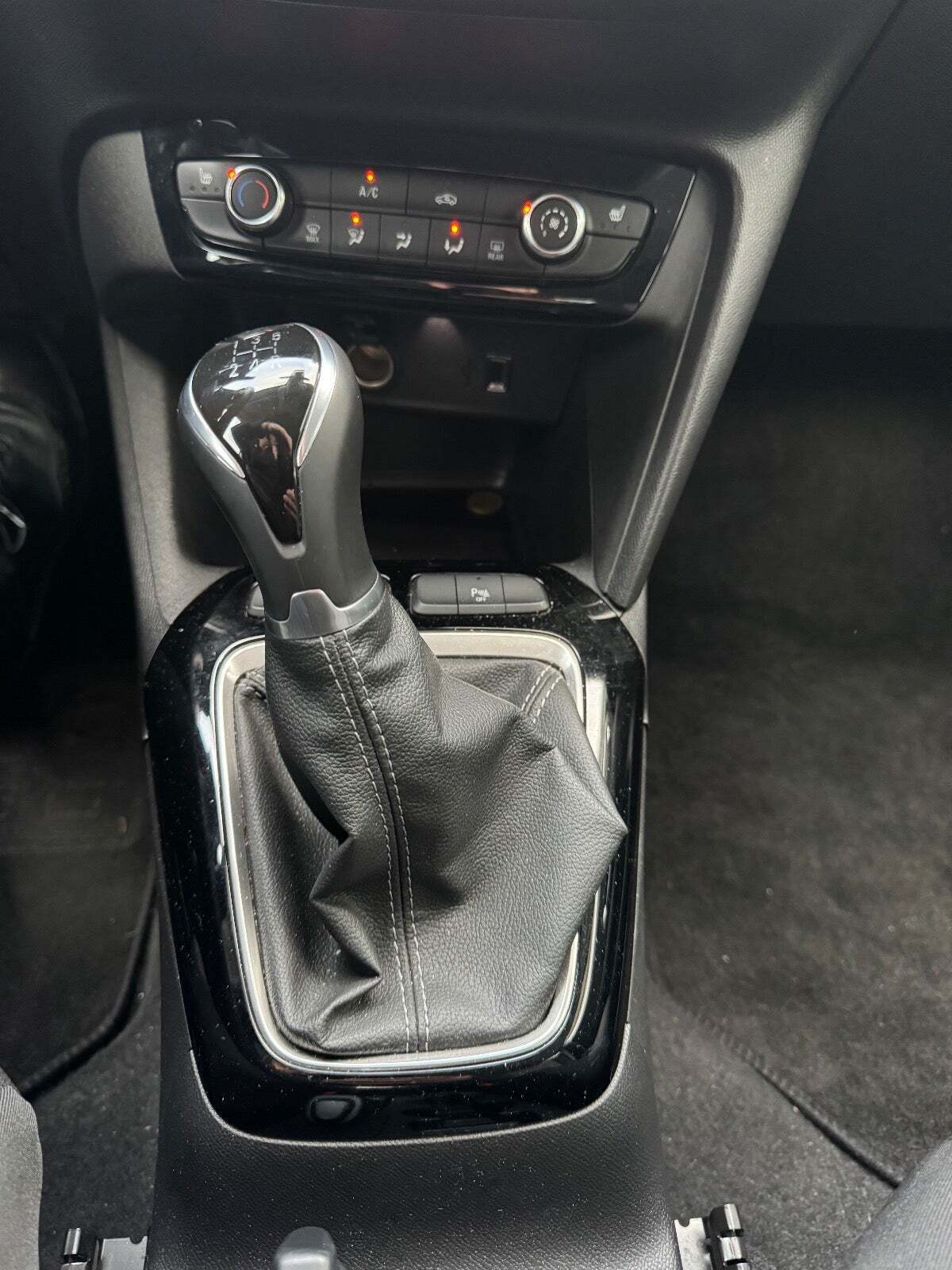 Hvid Opel Corsa fra 2020