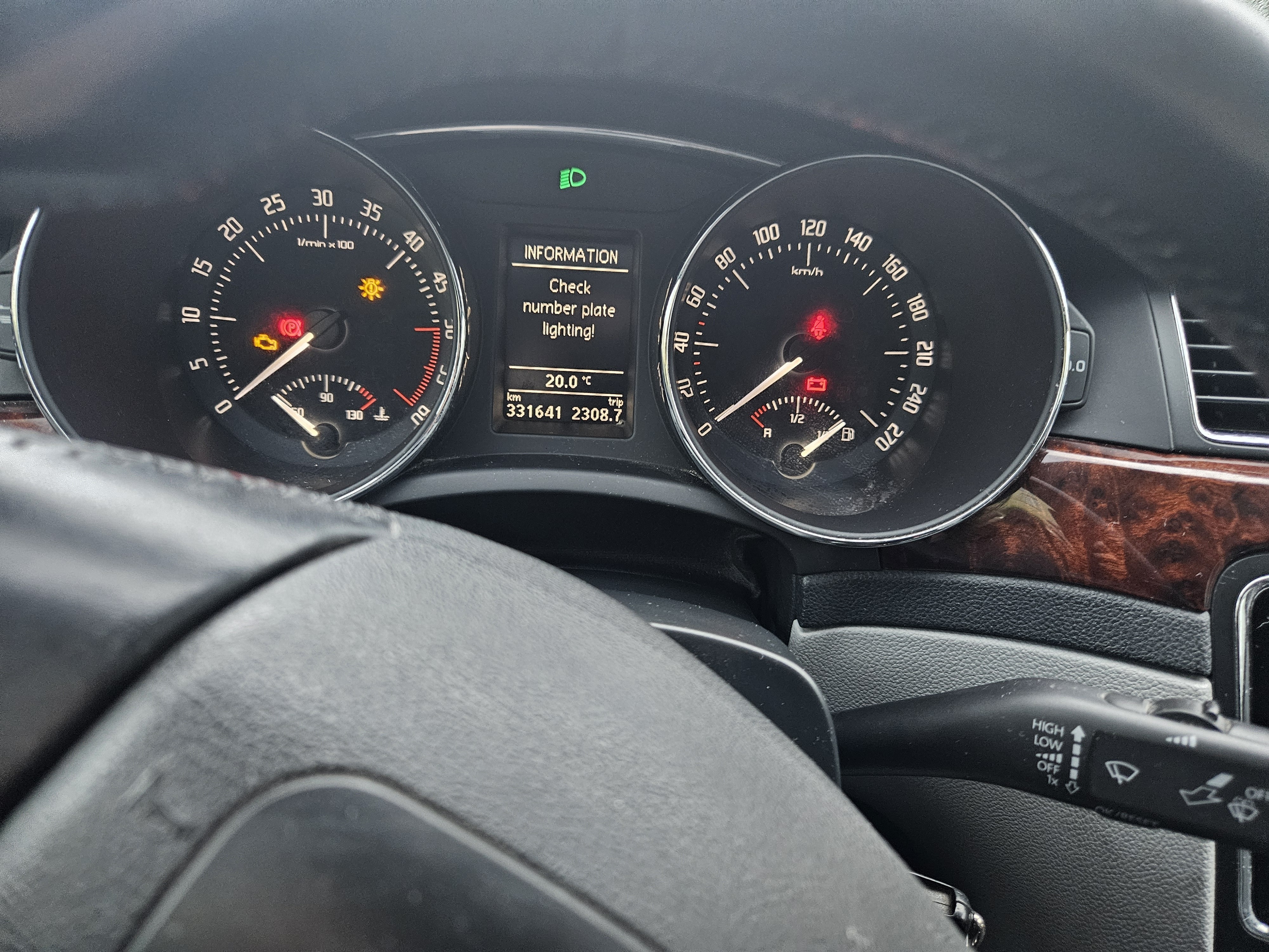 Hvid Skoda Superb fra 2012