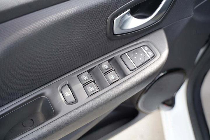Hvid Renault Clio IV fra 2020