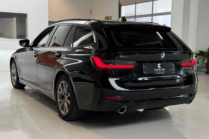 Sort BMW 320d fra 2021