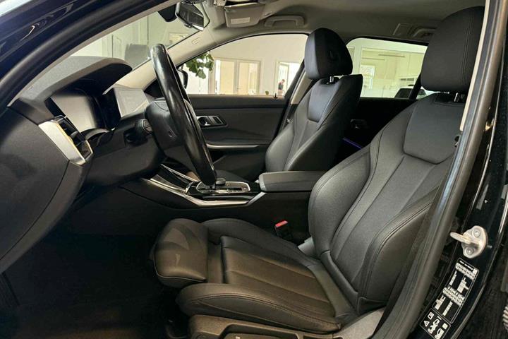 Sort BMW 320d fra 2021