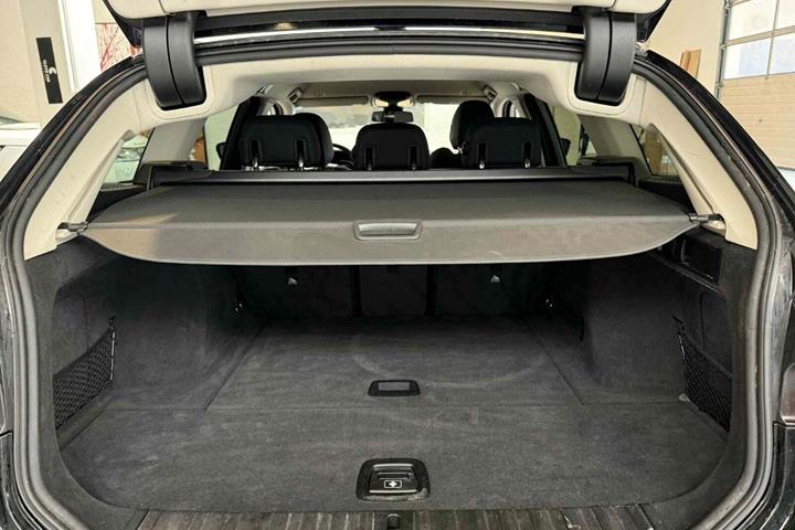 Sort BMW 320d fra 2021