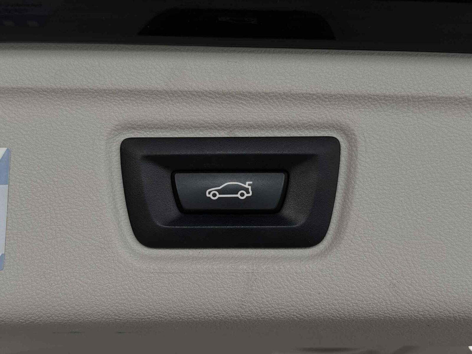 Sort BMW 320d fra 2021