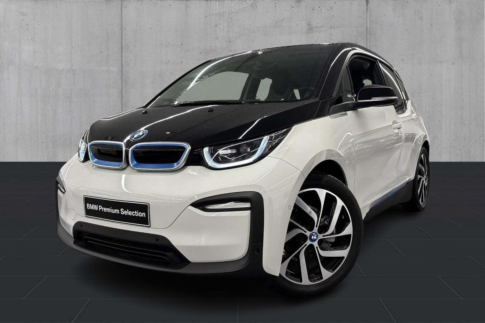 Hvid BMW i3 fra 2022 set udefra