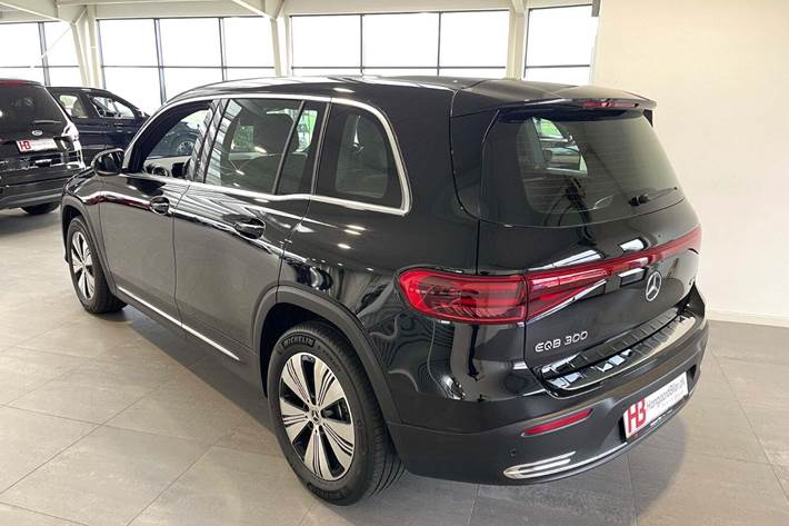 Sort Mercedes EQB300 fra 2024