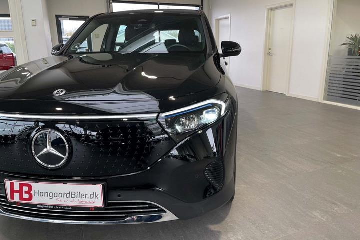 Sort Mercedes EQB300 fra 2024