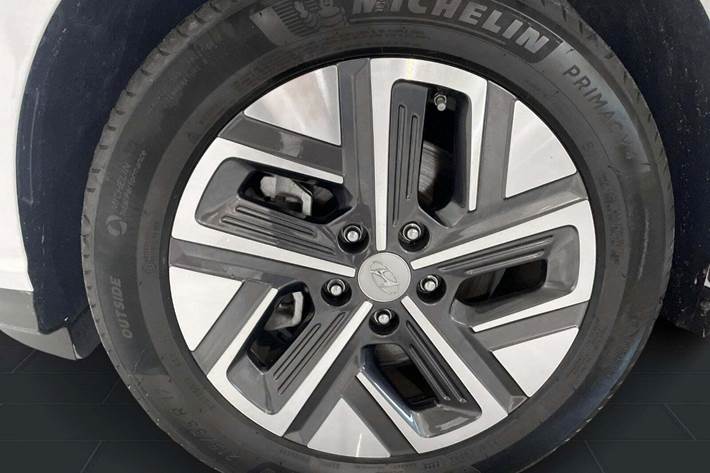 Hvid Hyundai Kona fra 2022