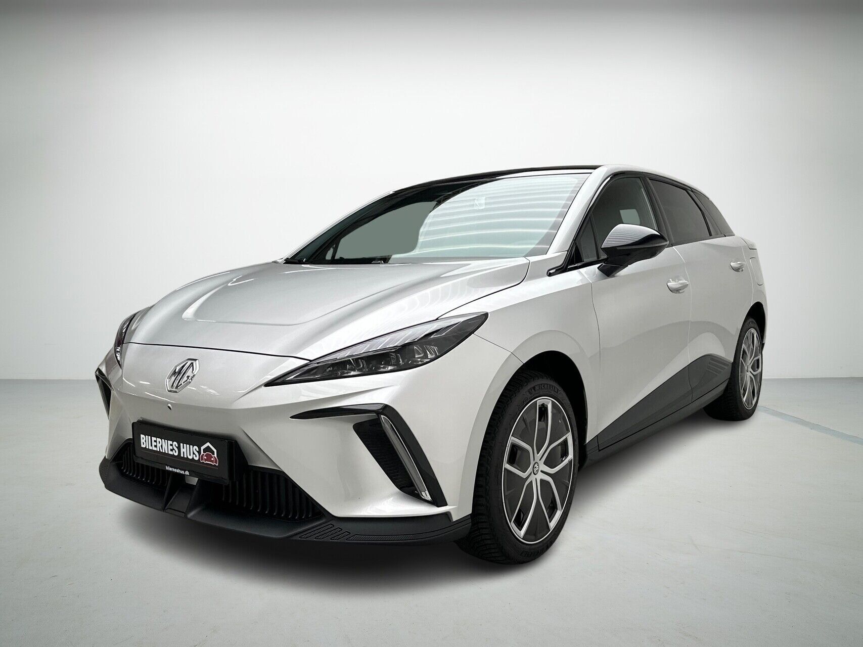 Sølv MG MG4 Electric fra 2024 set udefra