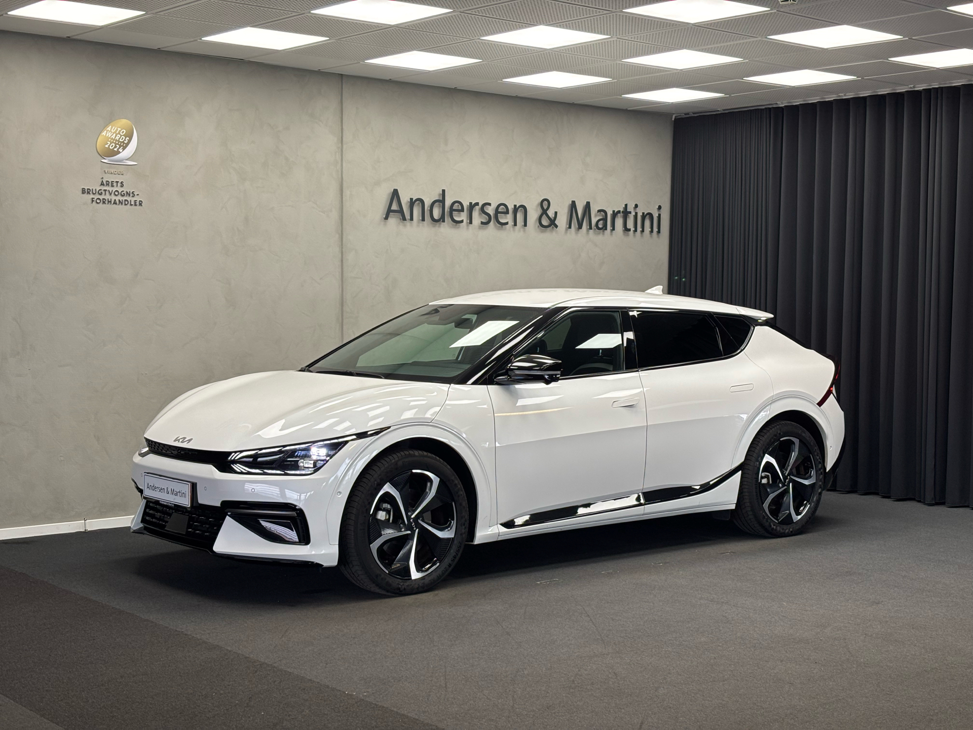 Hvid Kia EV6 fra 2024 set udefra