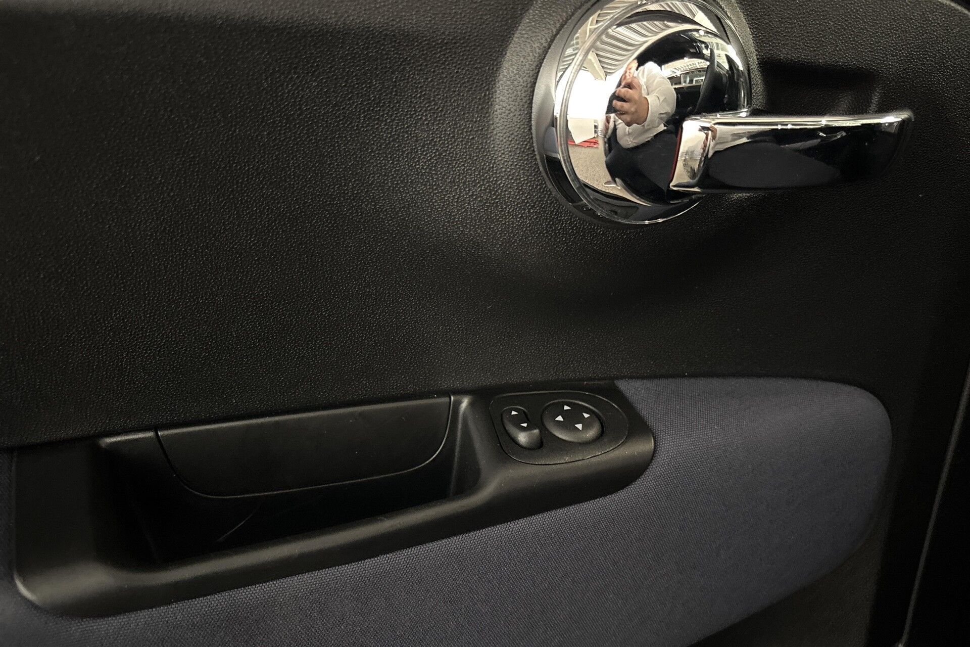 Grå Fiat 500 fra 2022