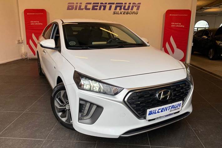 Hvid Hyundai Ioniq fra 2020 set udefra