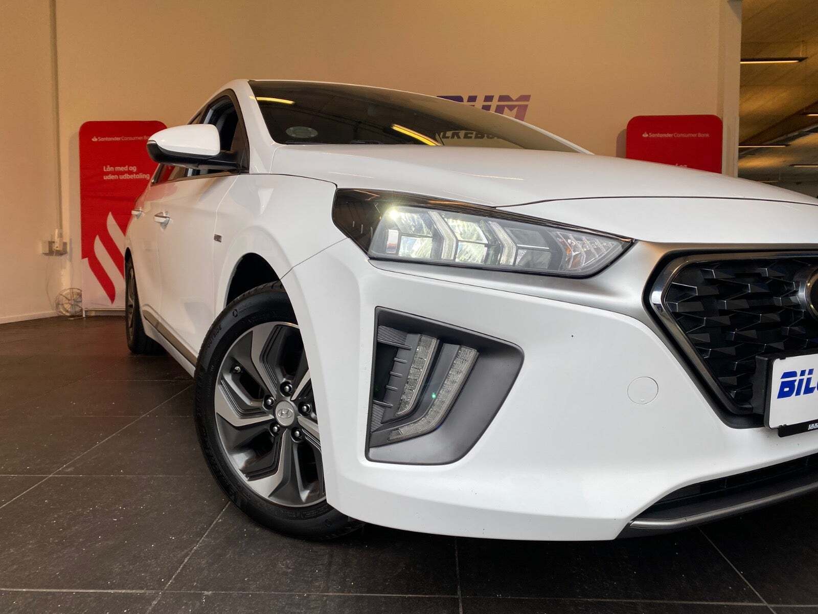 Hvid Hyundai Ioniq fra 2020