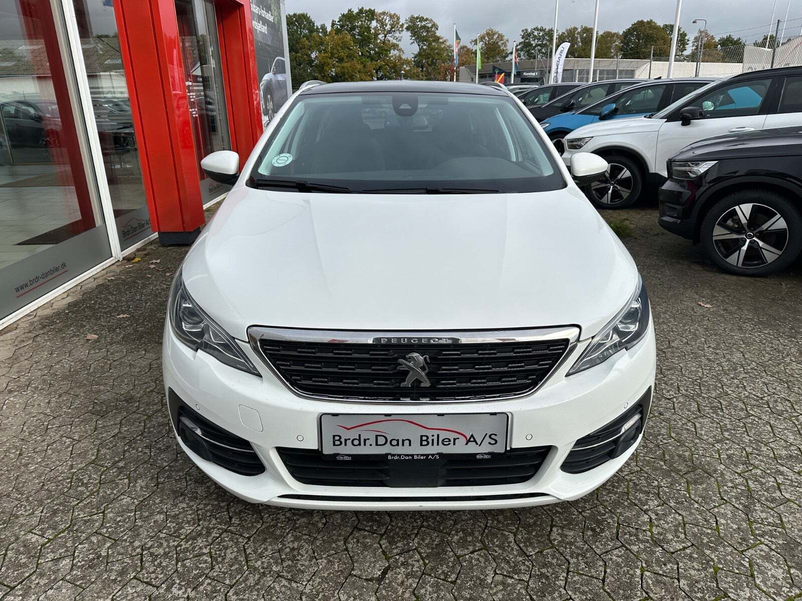 Peugeot 308 1,2 e-THP 130 Allure Sky SW