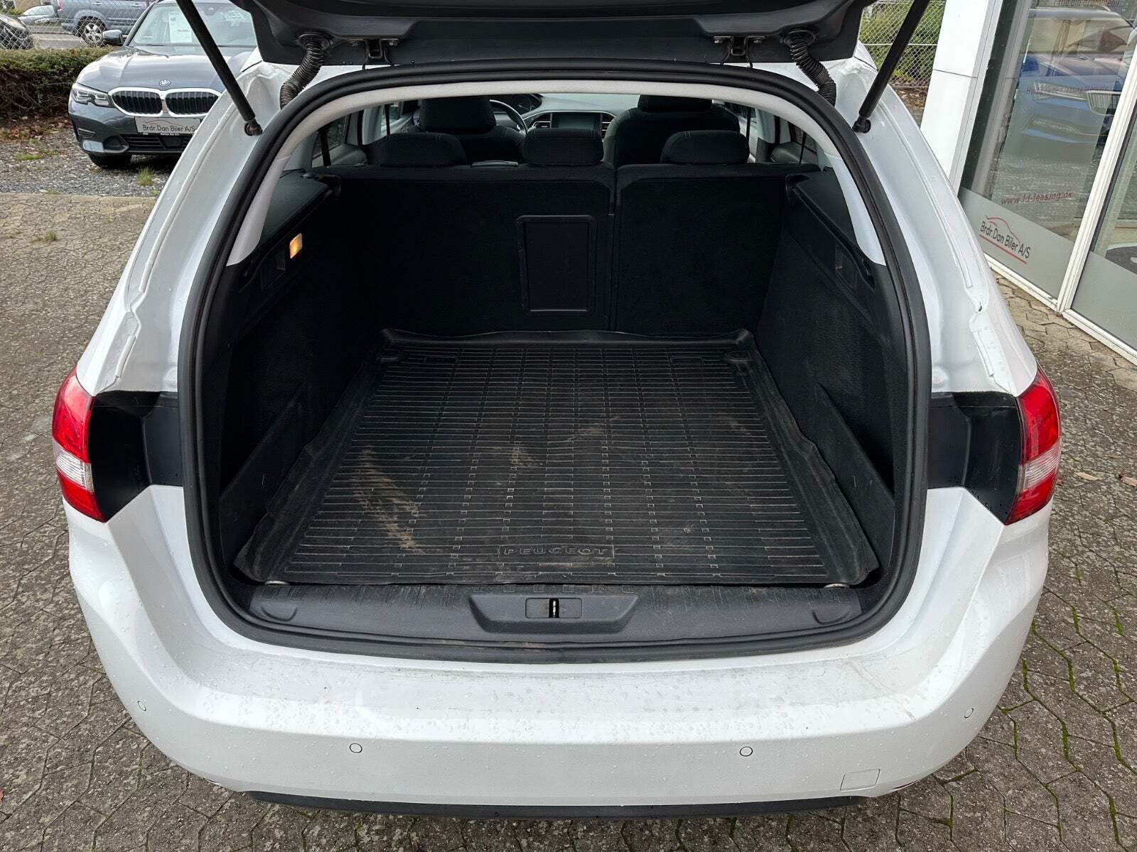 Peugeot 308 1,2 e-THP 130 Allure Sky SW