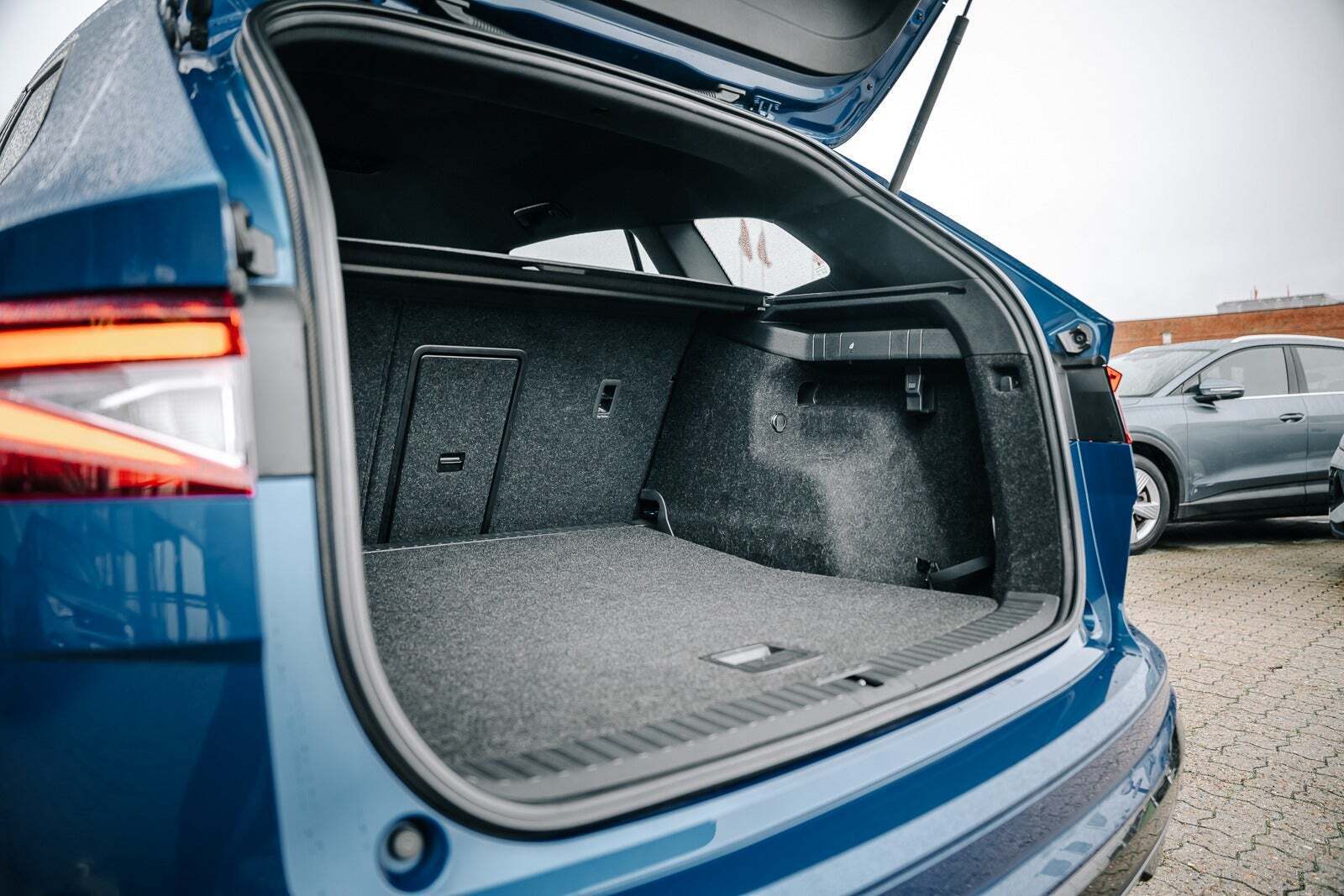 Blå Skoda Enyaq fra 2022