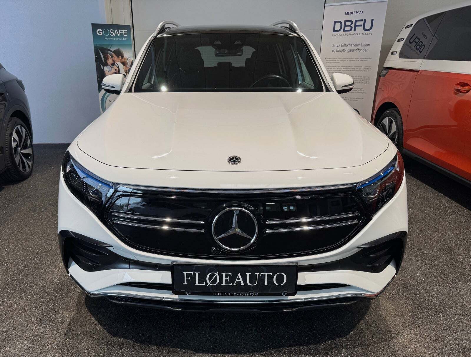 Hvid Mercedes EQB250 fra 2022