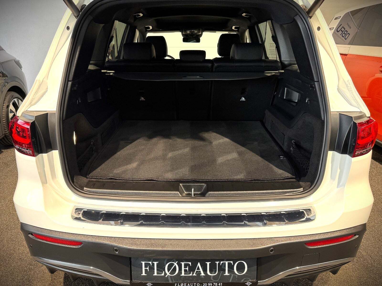 Hvid Mercedes EQB250 fra 2022