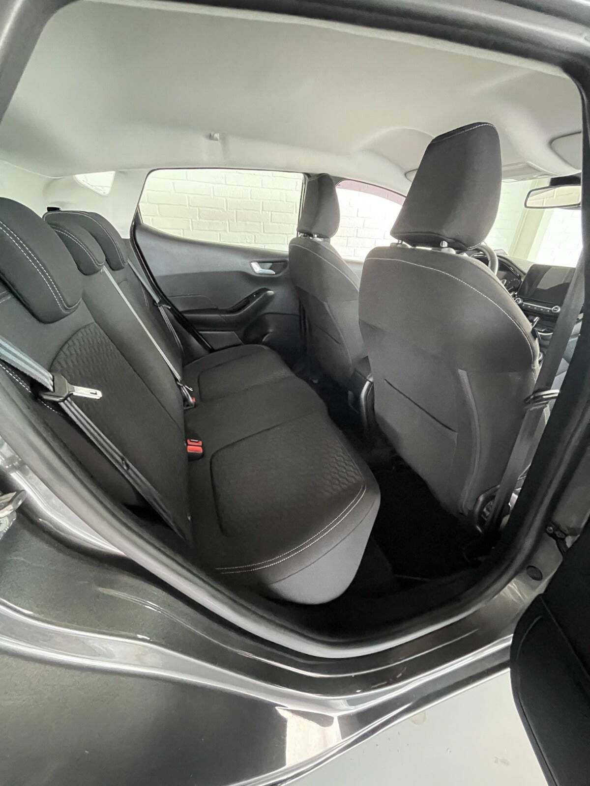 Grå Ford Fiesta fra 2022
