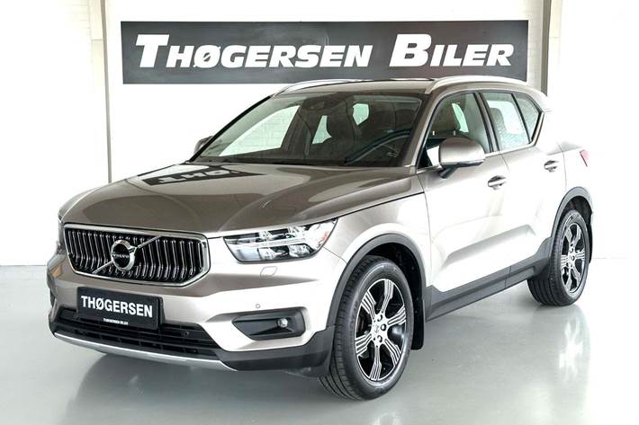 Orange Volvo XC40 fra 2020 set udefra