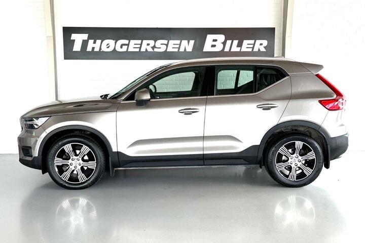 Orange Volvo XC40 fra 2020