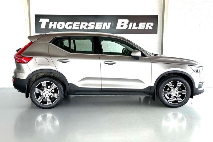 Orange Volvo XC40 fra 2020