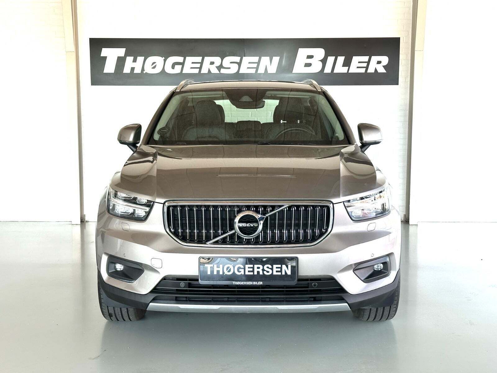 Orange Volvo XC40 fra 2020