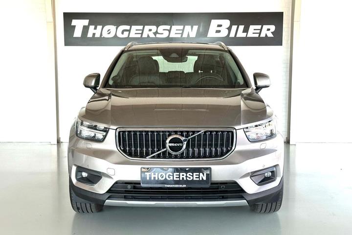 Orange Volvo XC40 fra 2020