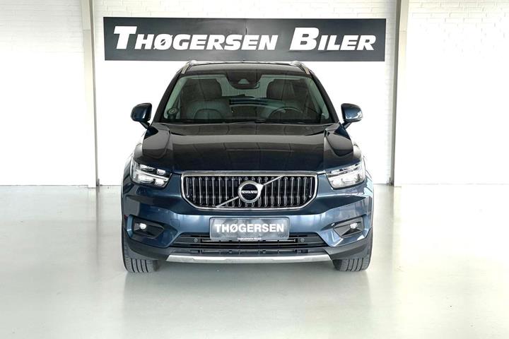 Blå Volvo XC40 fra 2020