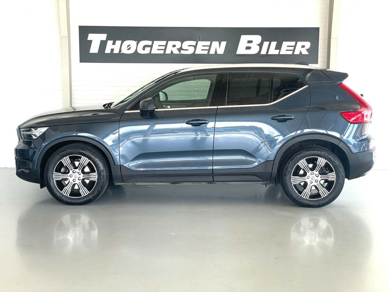 Blå Volvo XC40 fra 2020