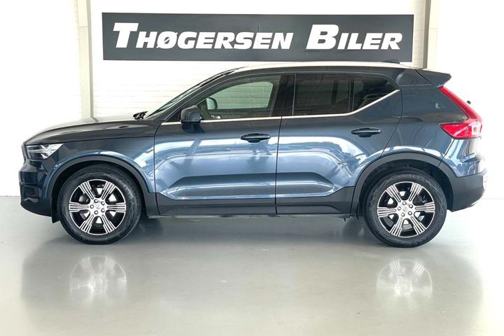 Blå Volvo XC40 fra 2020