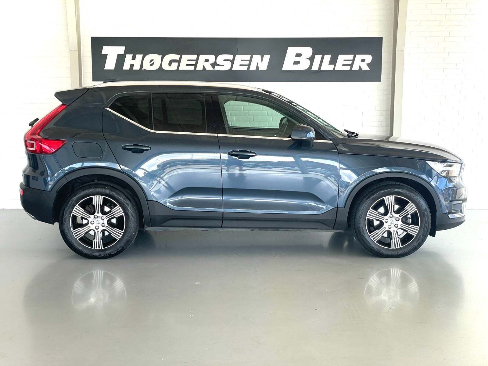 Blå Volvo XC40 fra 2020