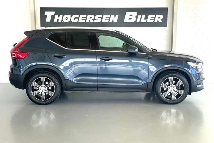 Blå Volvo XC40 fra 2020