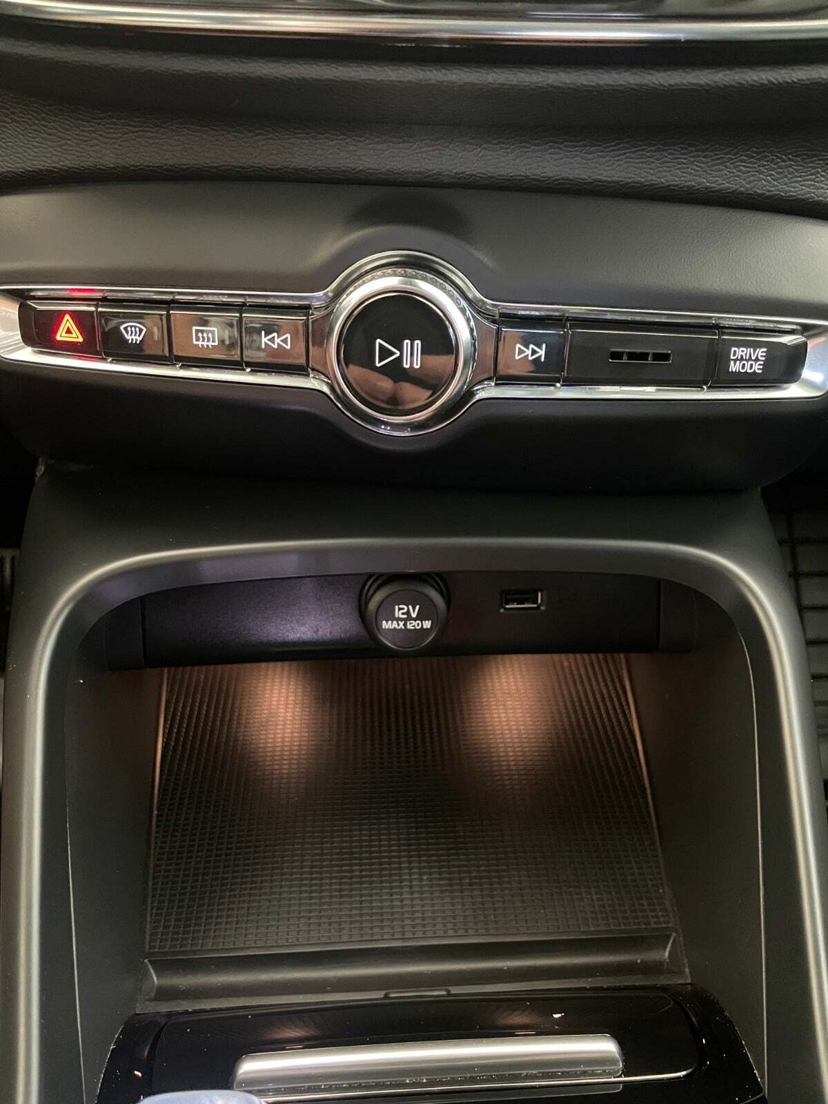 Blå Volvo XC40 fra 2020