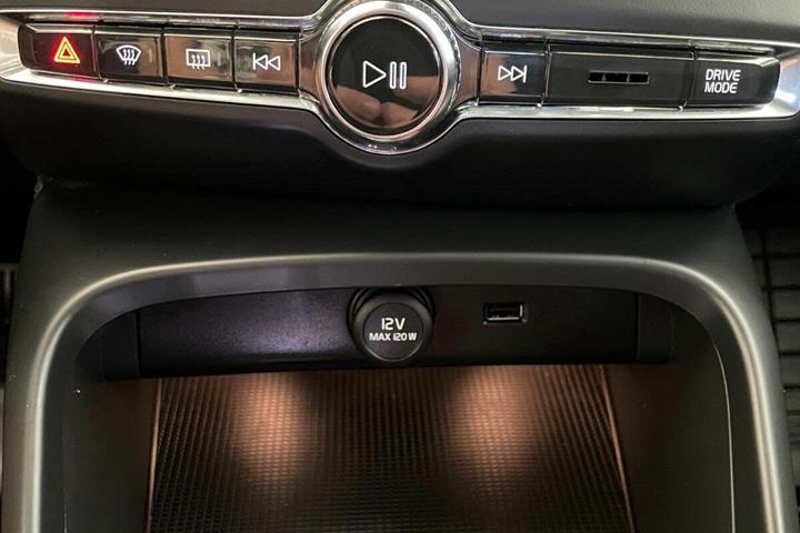 Blå Volvo XC40 fra 2020