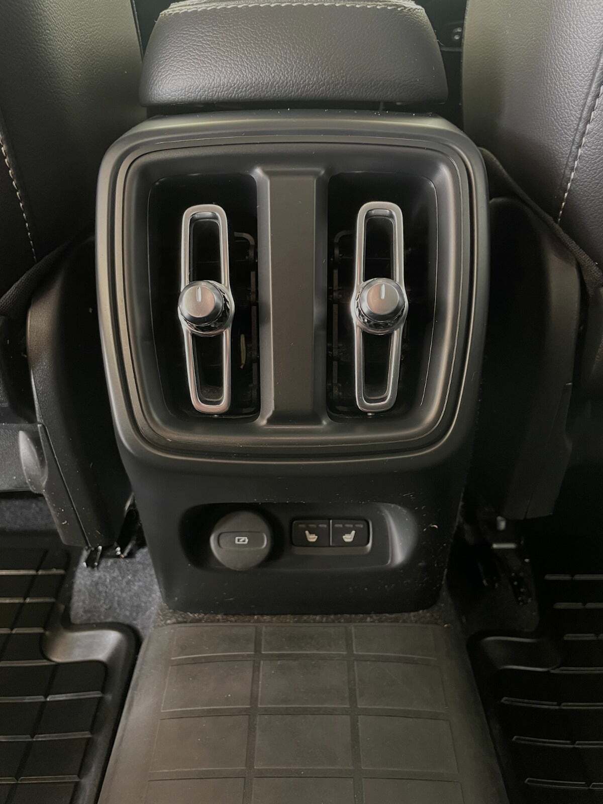 Blå Volvo XC40 fra 2020