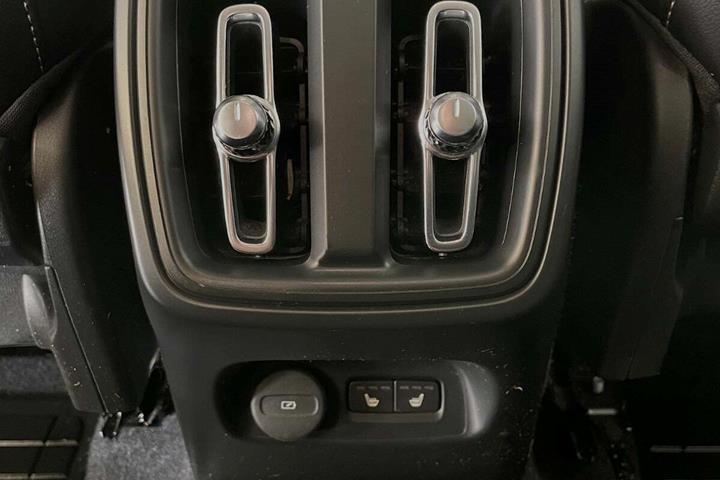 Blå Volvo XC40 fra 2020