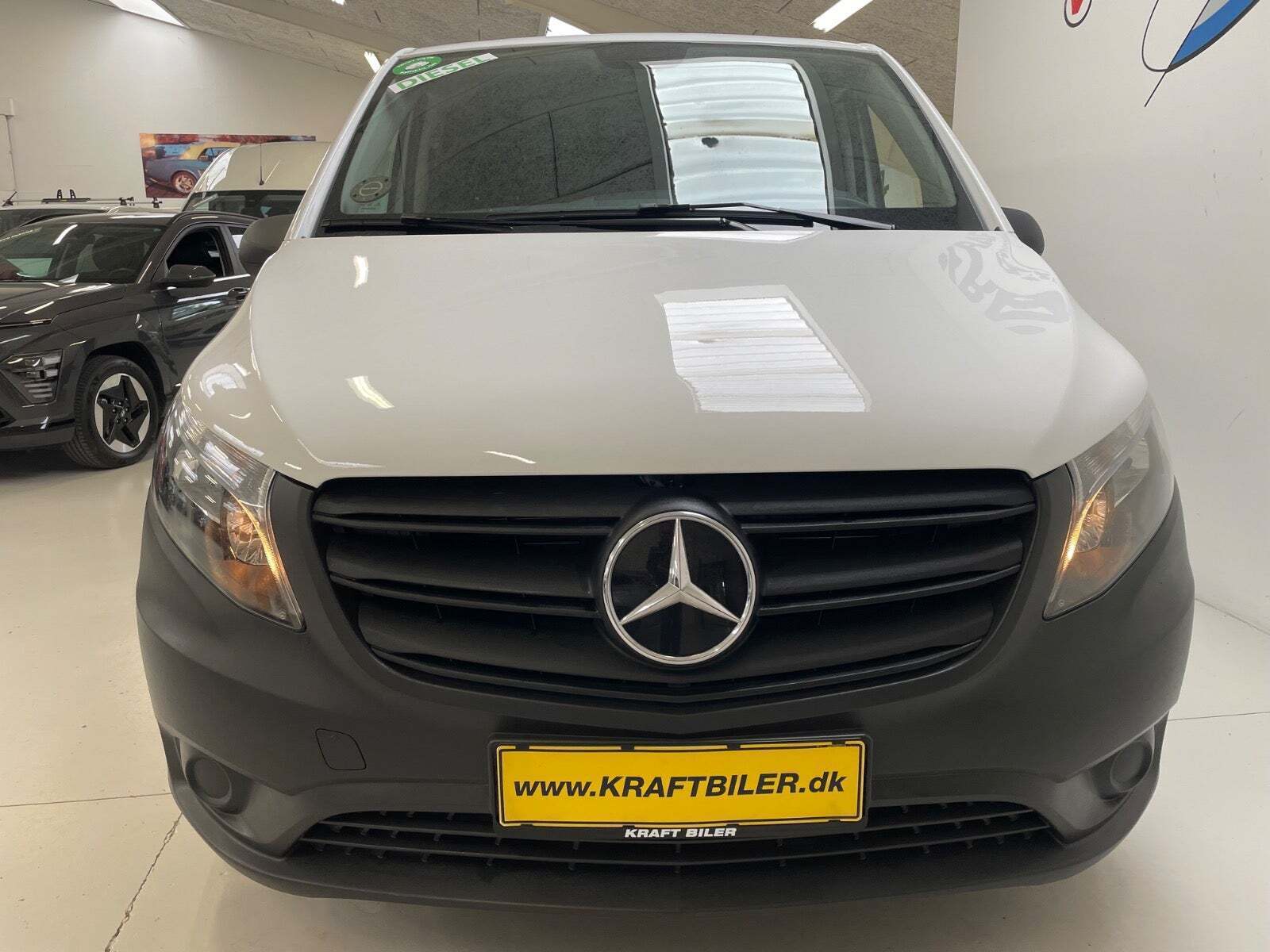 Hvid Mercedes Vito 114 fra 2022