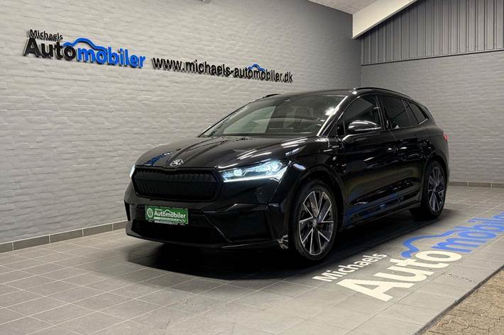 Sort Skoda Enyaq fra 2022 set udefra