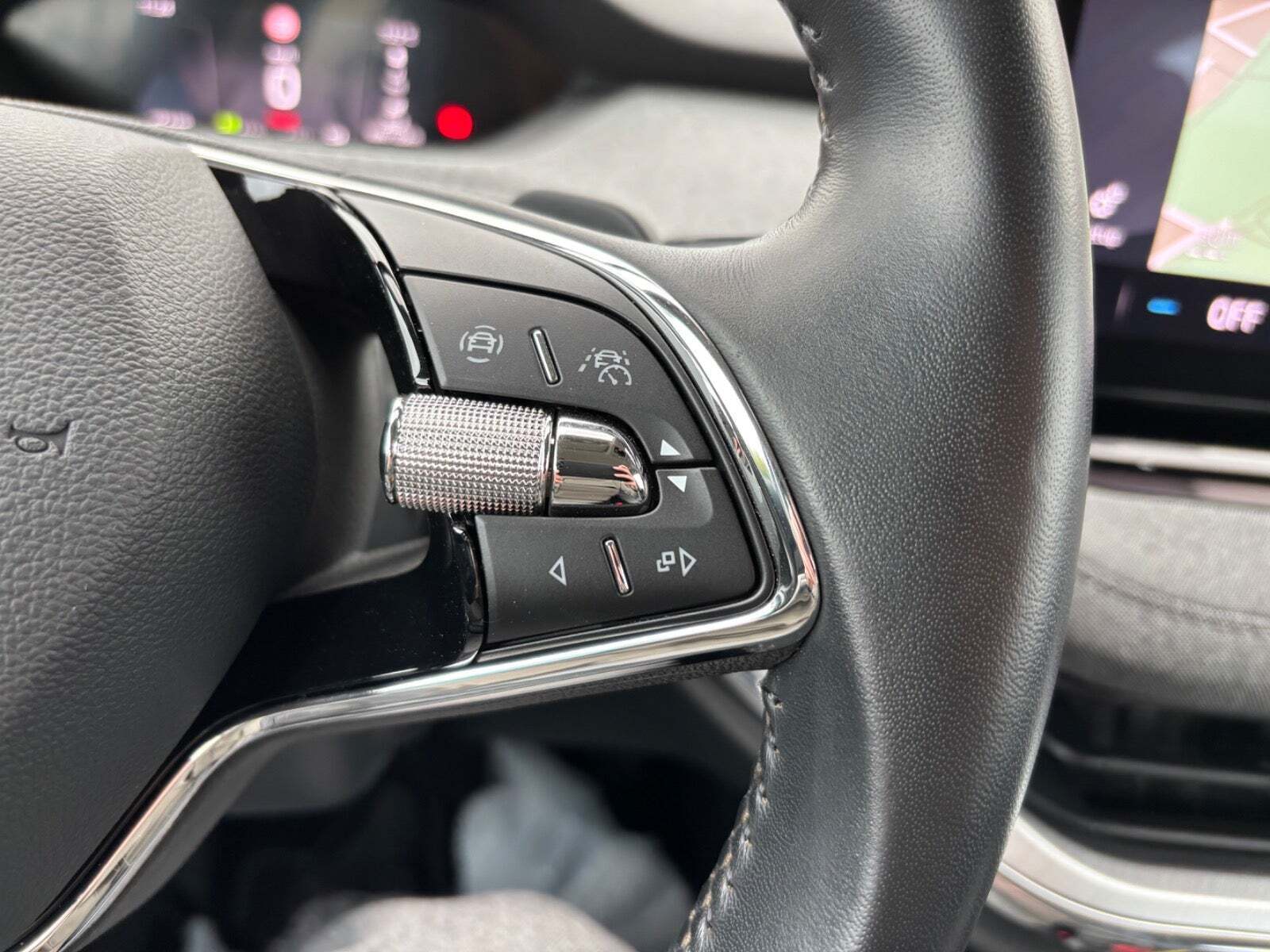 Blå Skoda Enyaq fra 2022