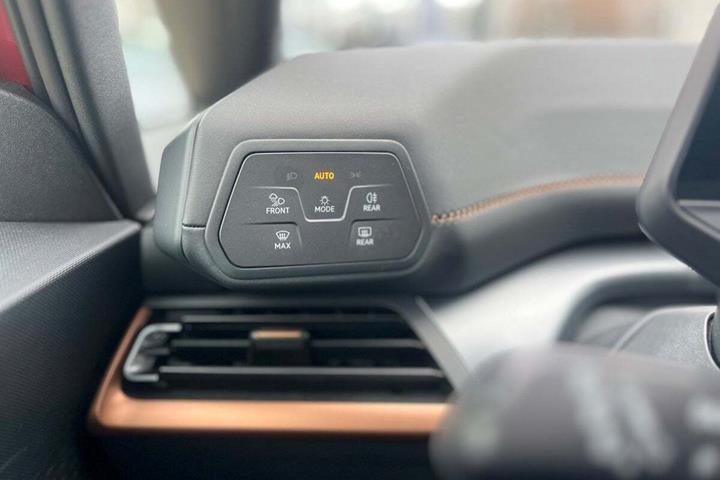 Grå Cupra Born fra 2023