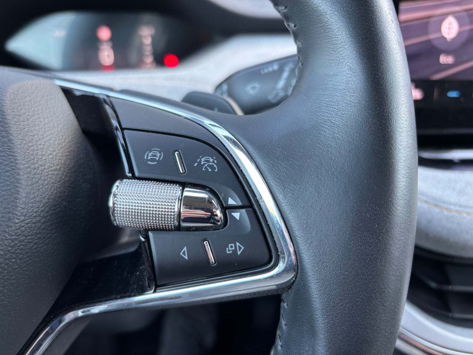 Grå Skoda Enyaq fra 2021