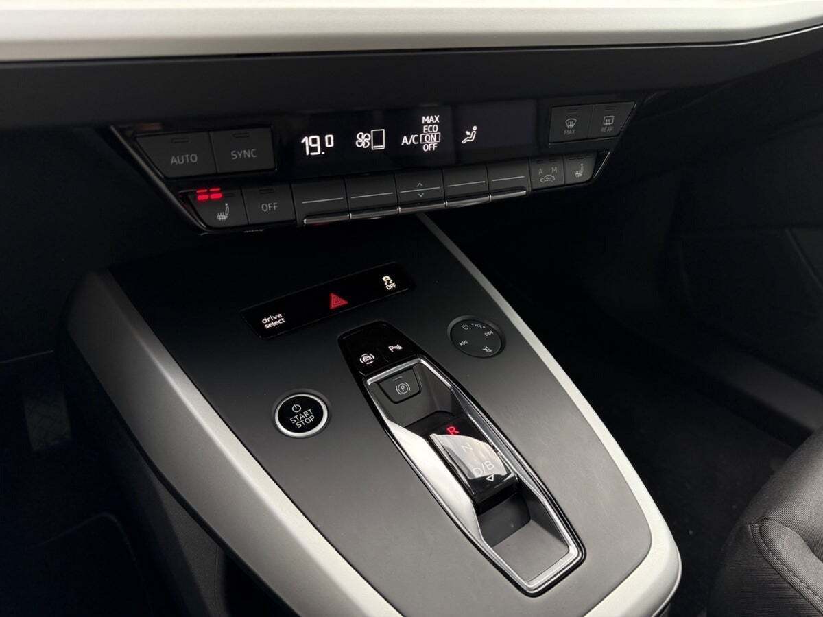 Grå Audi Q4 e-tron fra 2021